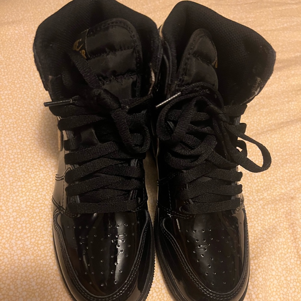 Air Jordan 1 Retro High OG GS 'Black Metallic Gold' - Picture 7 of 11